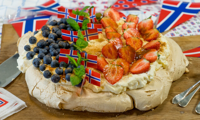 Slik lager du pavlova: Sjekk kaffetrikset!
